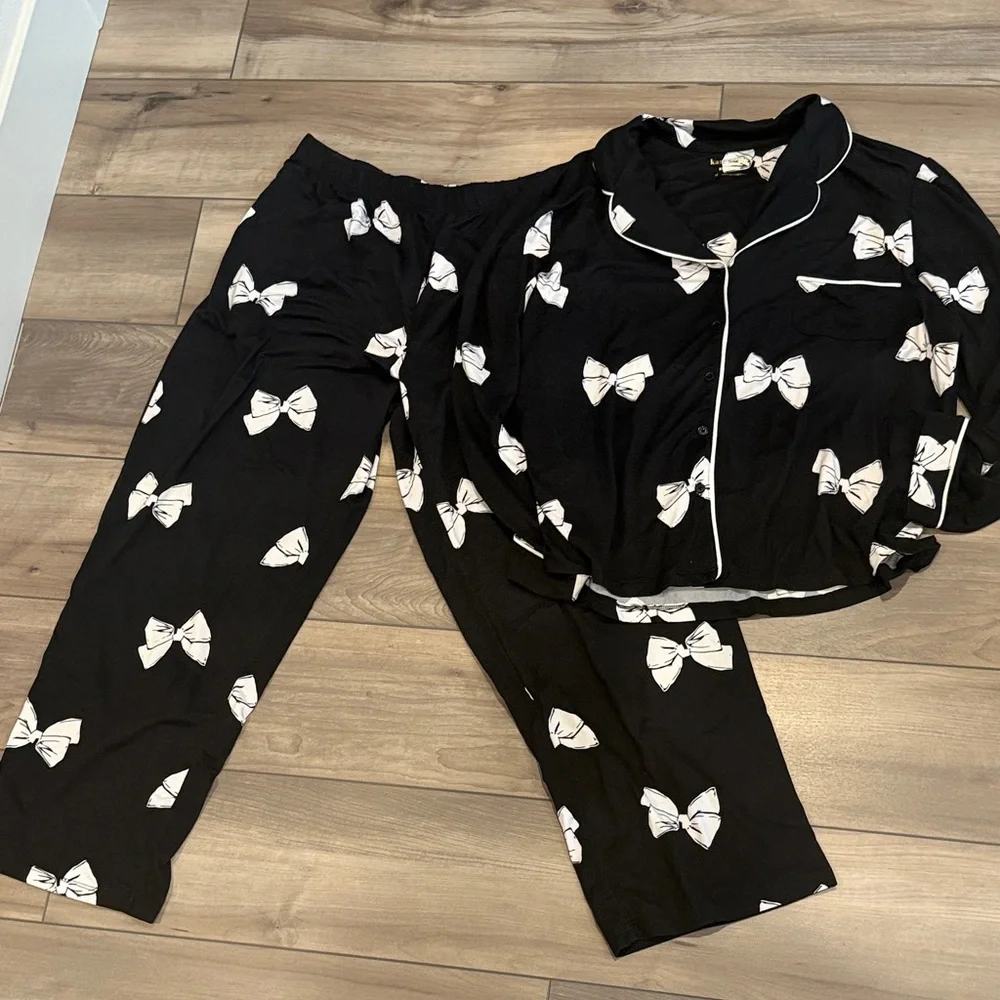 Kate Spade Black and White Bow Pajama Set - Picture 1 of 2